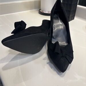 Elegant Black Women's Shoes with Bow Detail